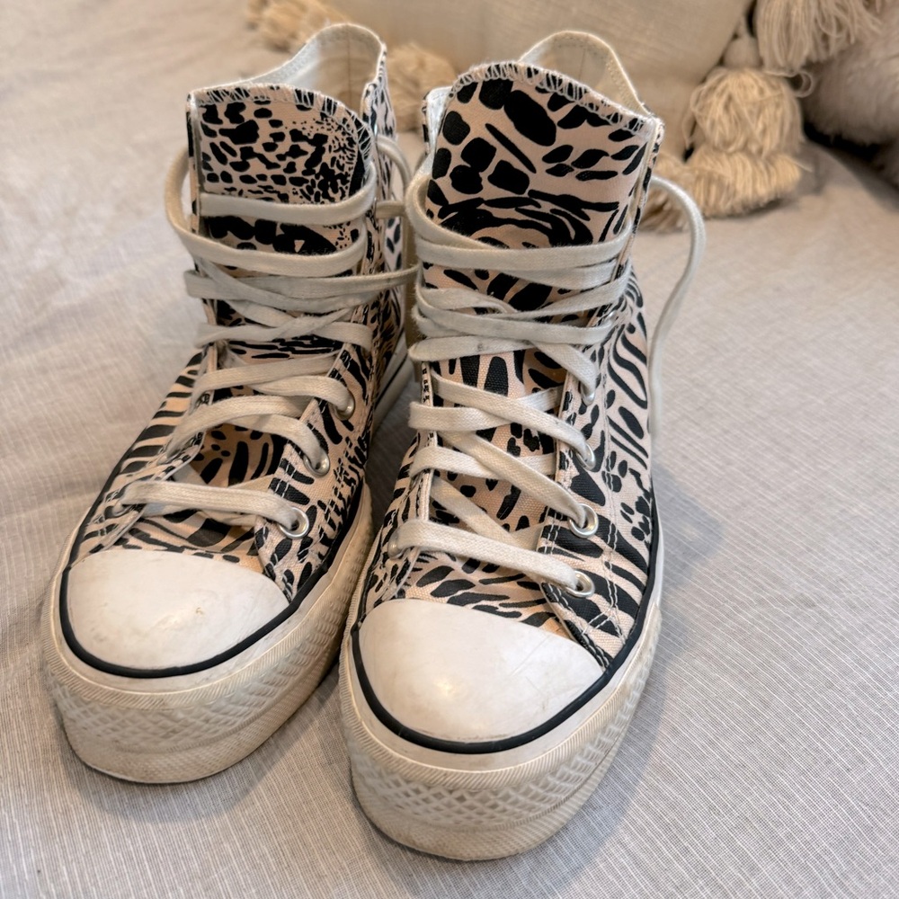 Platform Animal Print Converse